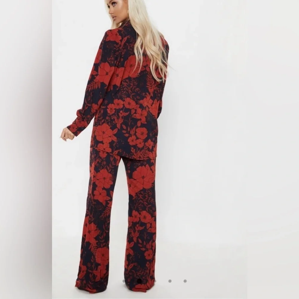 PrettyLittleThing Red and Navy Floral Set - Picture 5 of 7
